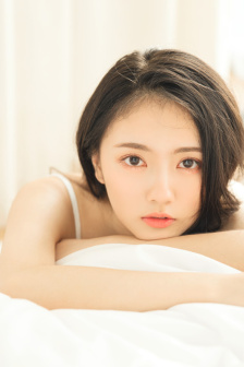 老是夹腿自慰一边屁股疼女人